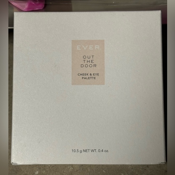 Valentino & Ever Makeup Beauty Bundle - Picture 6 of 7